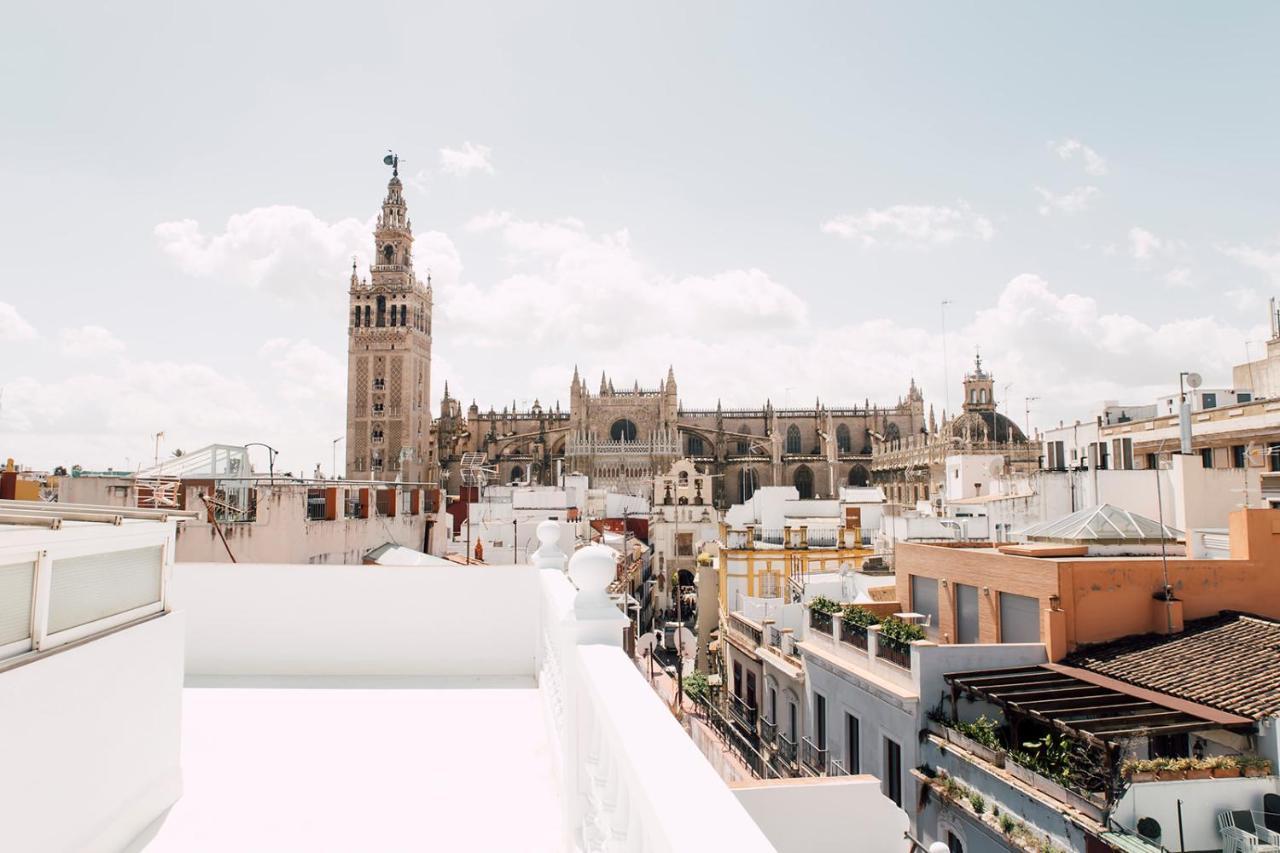 Puerta Catedral Holiday Suites Seville Room photo