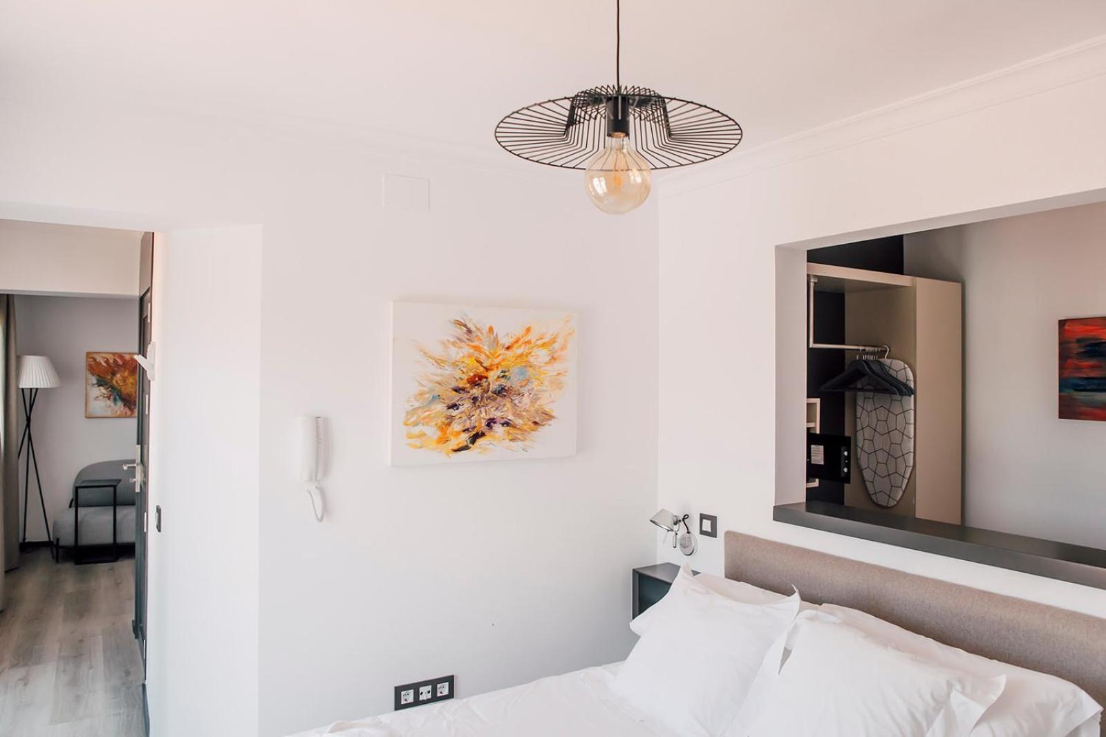 Puerta Catedral Holiday Suites Seville Room photo