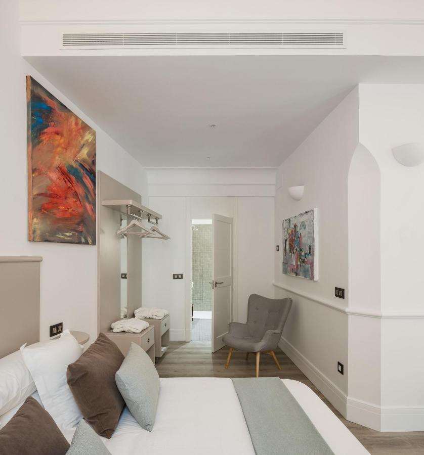 Puerta Catedral Holiday Suites Seville Exterior photo