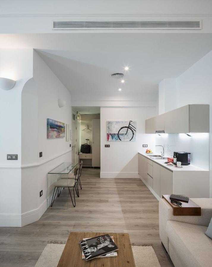 Puerta Catedral Holiday Suites Seville Exterior photo